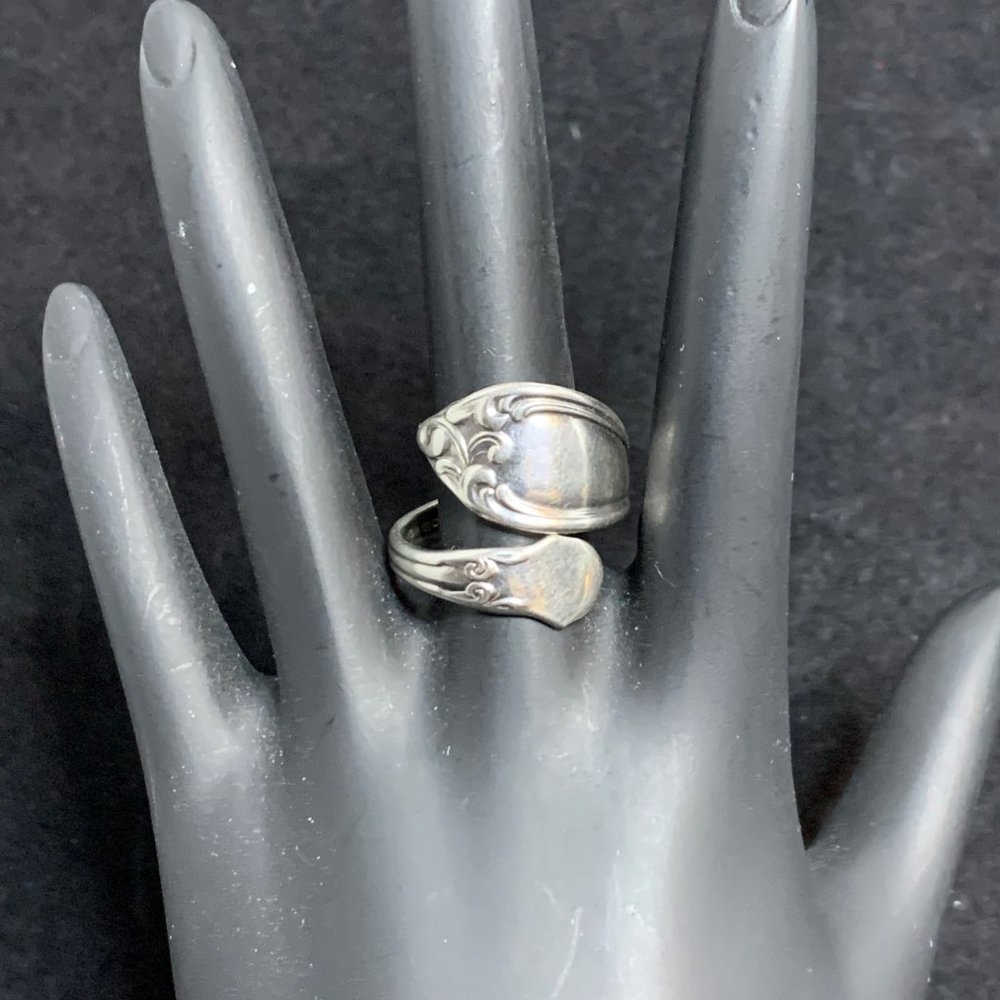 Vintage Wm A Rogers Silver Plated Adjustable Spoon Ring (R203)